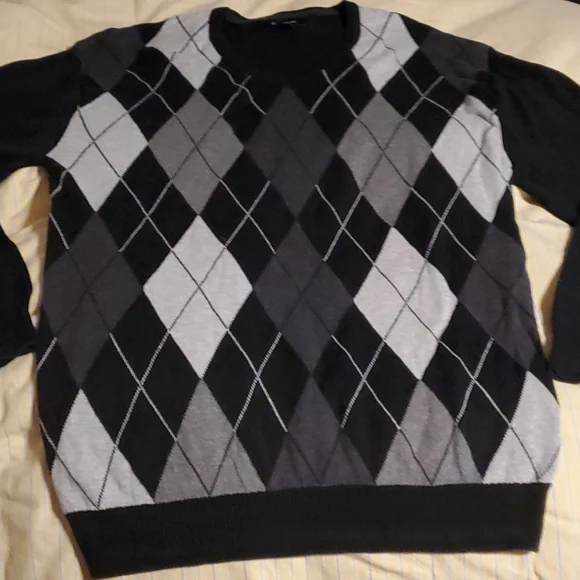 Black and Gray sweater - Picture 3 of 12